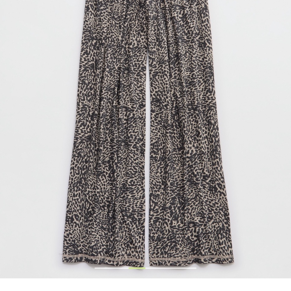 ISO Offline by aerie Leopard Print Wide-Leg Pants